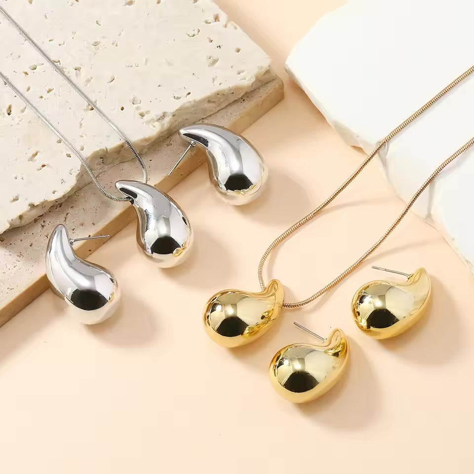 Larmes de Lune Earrings & Necklace Set