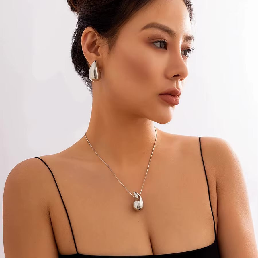 Larmes de Lune Earrings & Necklace Set
