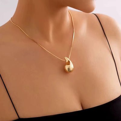 Larmes de Lune Earrings & Necklace Set